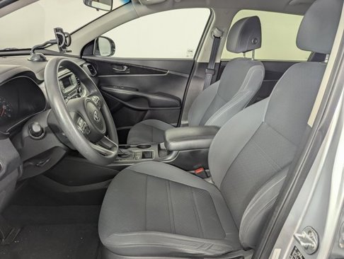Used 2017 Kia Sorento L image 10