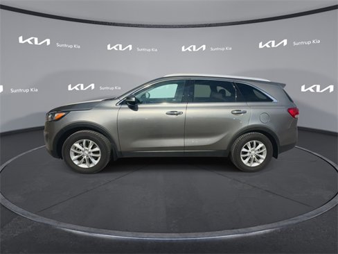 Used 2017 Kia Sorento LX w/ LX Convenience Package image 10
