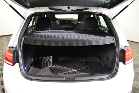 Used 2019 Volkswagen Golf S image 25