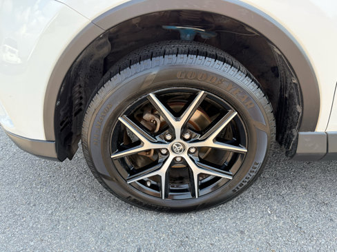 Used 2017 Toyota RAV4 SE image 46