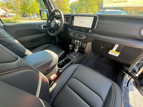 New 2025 Jeep Gladiator Sport image 17