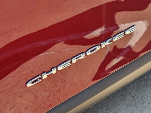Used 2019 Jeep Cherokee Latitude Plus image 21