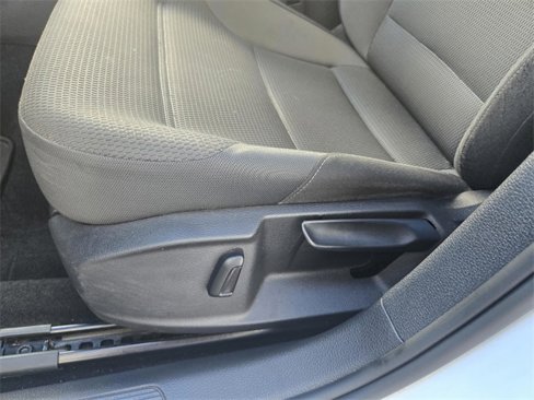 Used 2017 Volkswagen Golf S image 14