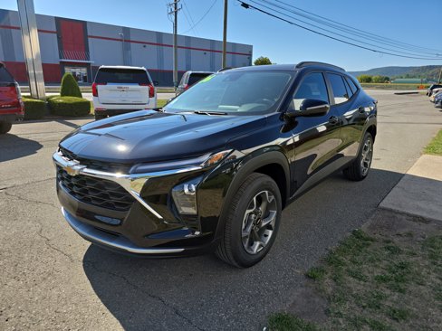 New 2026 Chevrolet Trax LT w/ Sunroof Package image 8