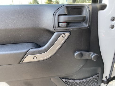 Used 2015 Jeep Wrangler Unlimited Sport image 16