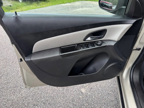 Used 2013 Chevrolet Cruze LS image 21