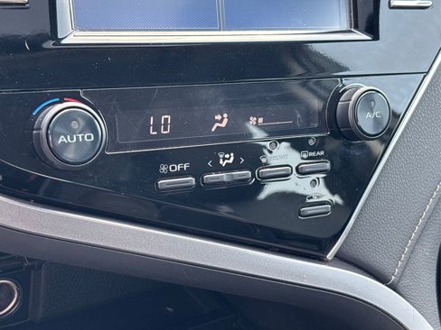 Used 2018 Toyota Camry SE image 35