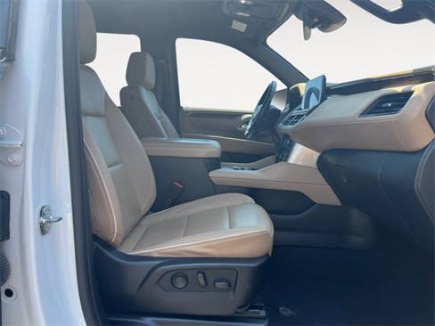 Used 2023 Chevrolet Suburban Premier image 15