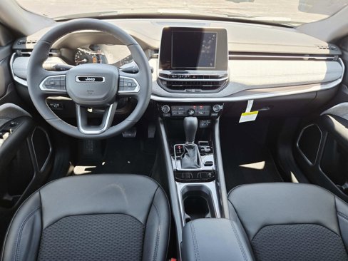 New 2025 Jeep Compass Latitude image 10