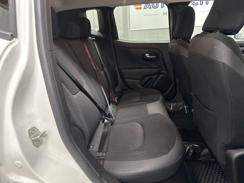 Used 2023 Jeep Renegade Trailhawk image 40