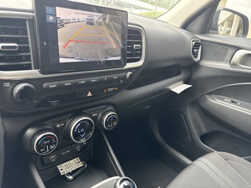 New 2025 Hyundai Venue SEL image 9