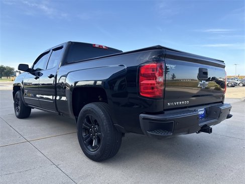 Used 2017 Chevrolet Silverado 1500 LT w/ Midnight Edition image 11
