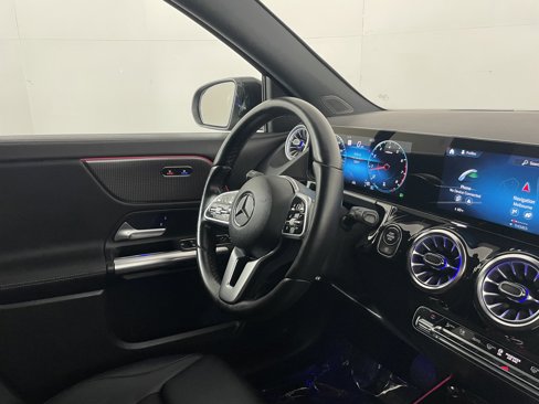 Certified 2022 Mercedes-Benz GLA 250 4MATIC image 10