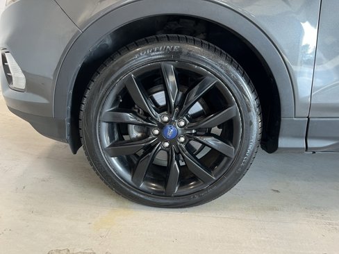 Used 2018 Ford Escape SE w/ SE Sport Appearance Package image 9