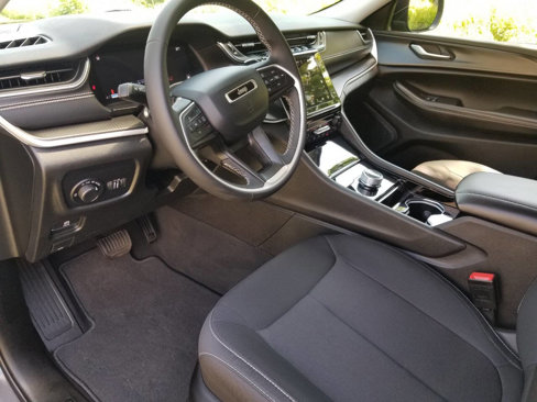 Certified 2023 Jeep Grand Cherokee Laredo image 8