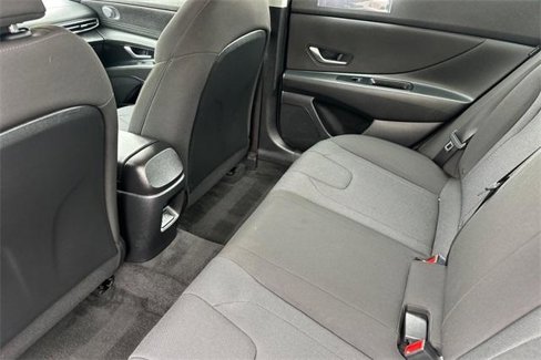 Used 2025 Hyundai Elantra SE image 12