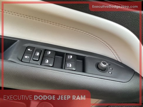 New 2025 Jeep Compass Limited image 5