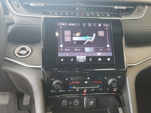 Certified 2024 Jeep Grand Cherokee Altitude image 35