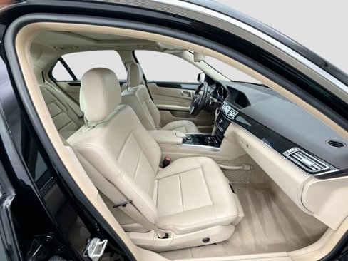 Used 2016 Mercedes-Benz E 350 4MATIC Sedan image 19