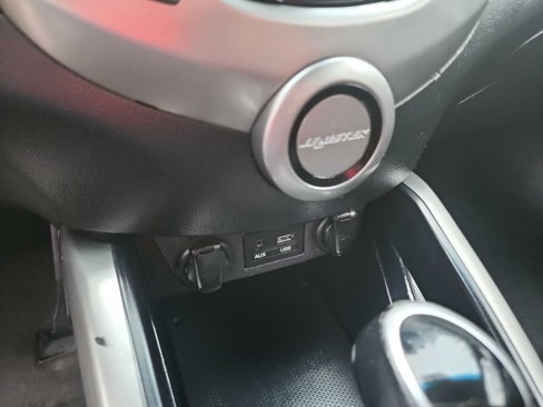 Used 2017 Hyundai Veloster image 25