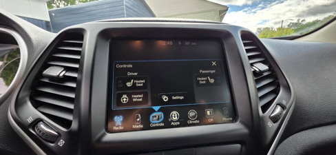Used 2018 Jeep Cherokee Latitude Plus w/ Cold Weather Group image 19