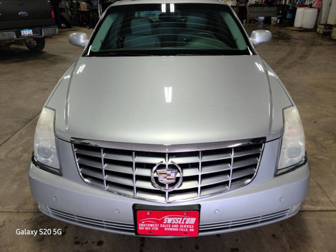 Used 2009 Cadillac DTS w/ Sun And Sound Package image 3