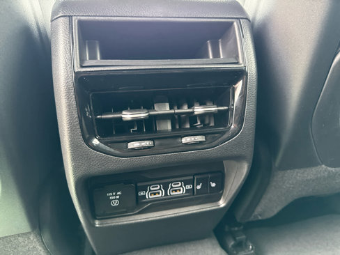 Used 2023 Jeep Grand Cherokee Limited w/ Black Appearance Package image 15