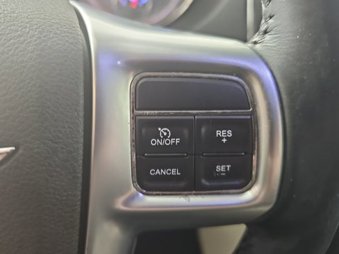 Used 2012 Chrysler Town & Country Touring image 19