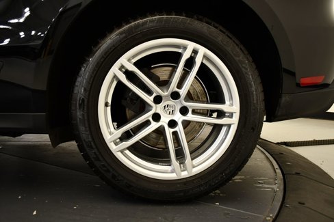 Used 2023 Porsche Macan Turbo image 18
