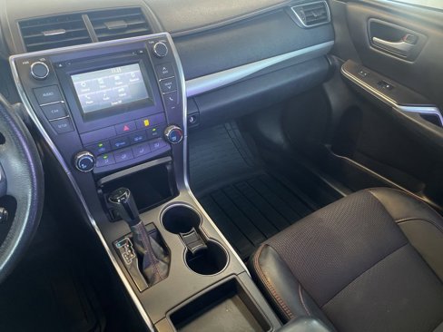 Used 2017 Toyota Camry SE image 22