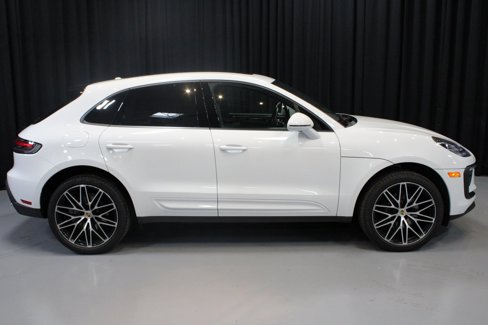 Certified 2024 Porsche Macan image 8