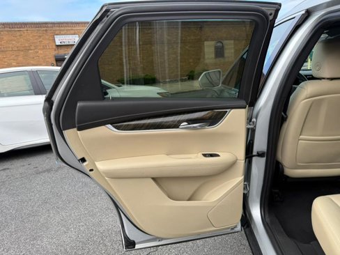 Used 2017 Cadillac XT5 FWD image 22