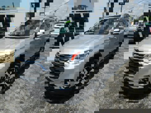 Used 2019 Chevrolet Traverse LT w/ LT Premium Package image 1