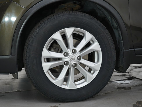 Used 2016 Nissan Rogue SV w/ SV Premium Package image 28