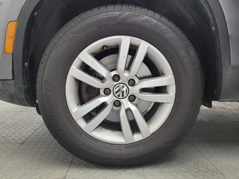 Used 2016 Volkswagen Tiguan S image 31