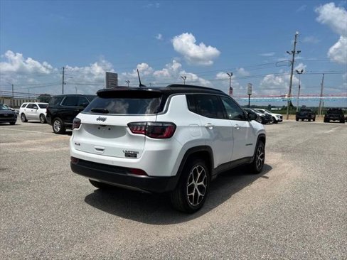 Certified 2024 Jeep Compass Limited image 3