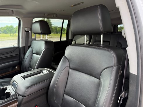 Used 2019 Chevrolet Suburban LT image 16