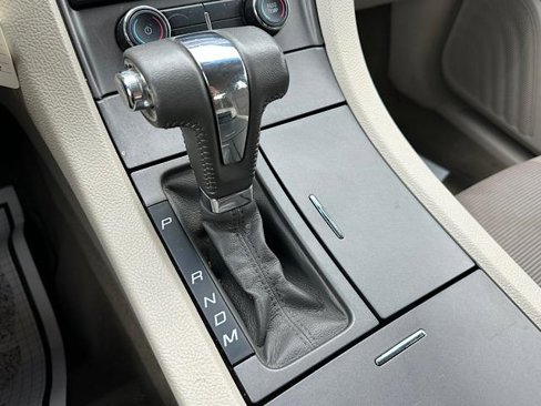 Used 2010 Ford Taurus SEL image 27