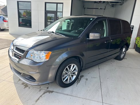 Used 2016 Dodge Grand Caravan SE image 3
