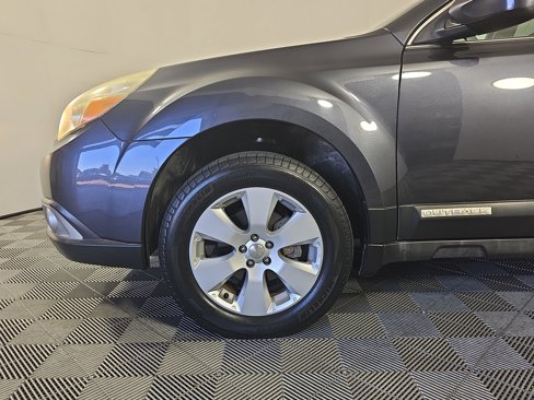 Used 2011 Subaru Outback 2.5i Premium w/ All-Weather Pkg image 10
