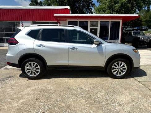 Used 2020 Nissan Rogue SV image 11