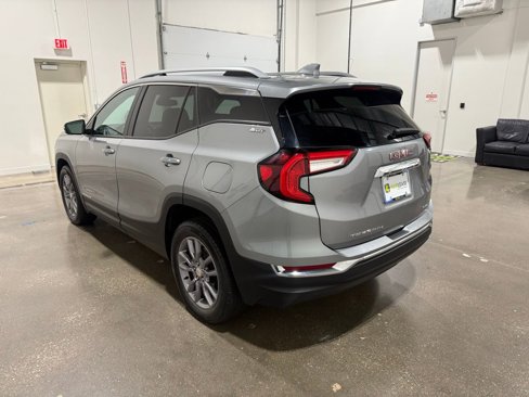 Used 2024 GMC Terrain SLT image 7