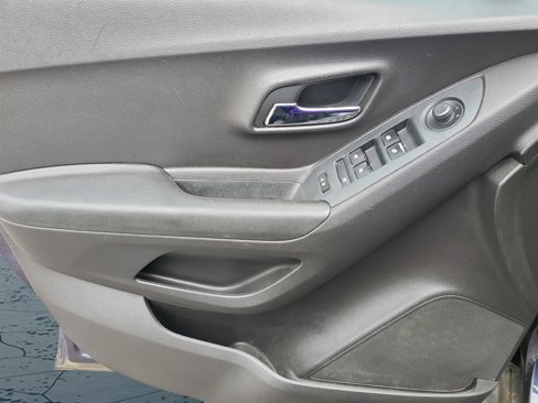 Used 2018 Chevrolet Trax LS image 20