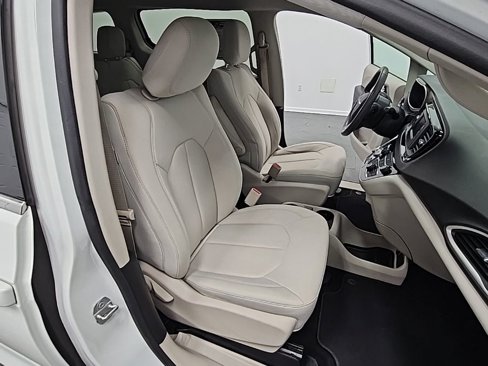 Used 2017 Chrysler Pacifica LX image 35