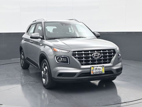 Certified 2021 Hyundai Venue SEL w/ Premium Package image 3