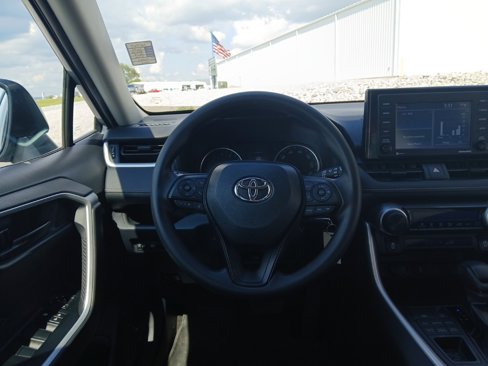 Used 2020 Toyota RAV4 LE image 2