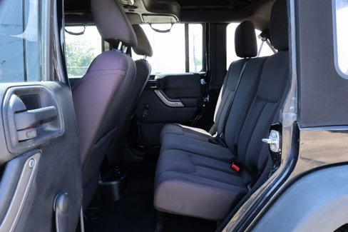 Used 2015 Jeep Wrangler Unlimited Sport w/ Connectivity Group image 7