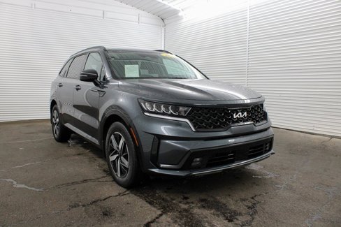 Used 2023 Kia Sorento EX w/ Panoramic Sunroof Package image 2
