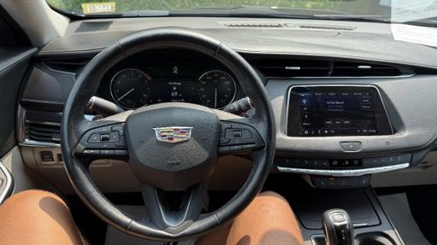 Certified 2019 Cadillac XT4 Luxury w/ Cold Weather Package image 9