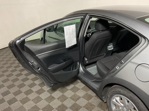 Used 2019 Hyundai Elantra SE w/ Cargo Package image 28
